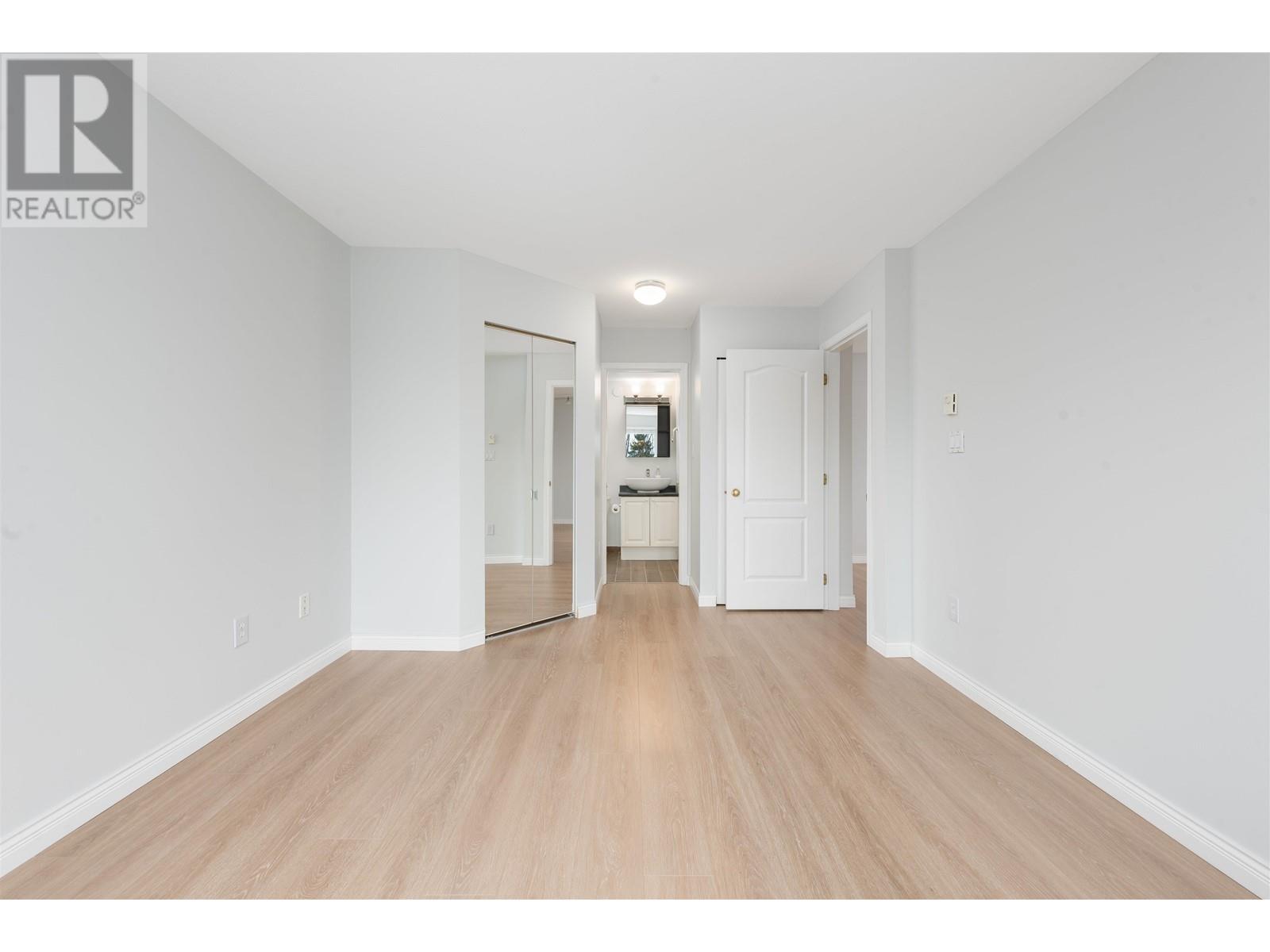 Listing Picture 12 of 18 : 308 3733 NORFOLK STREET, Burnaby / 本拿比 - 魯藝地產 Yvonne Lu Group - MLS Medallion Club Member