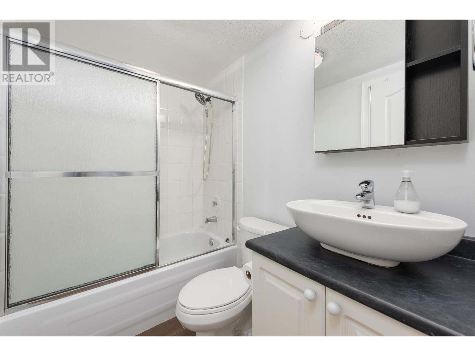 Listing Picture 13 of 18 : 308 3733 NORFOLK STREET, Burnaby / 本拿比 - 魯藝地產 Yvonne Lu Group - MLS Medallion Club Member