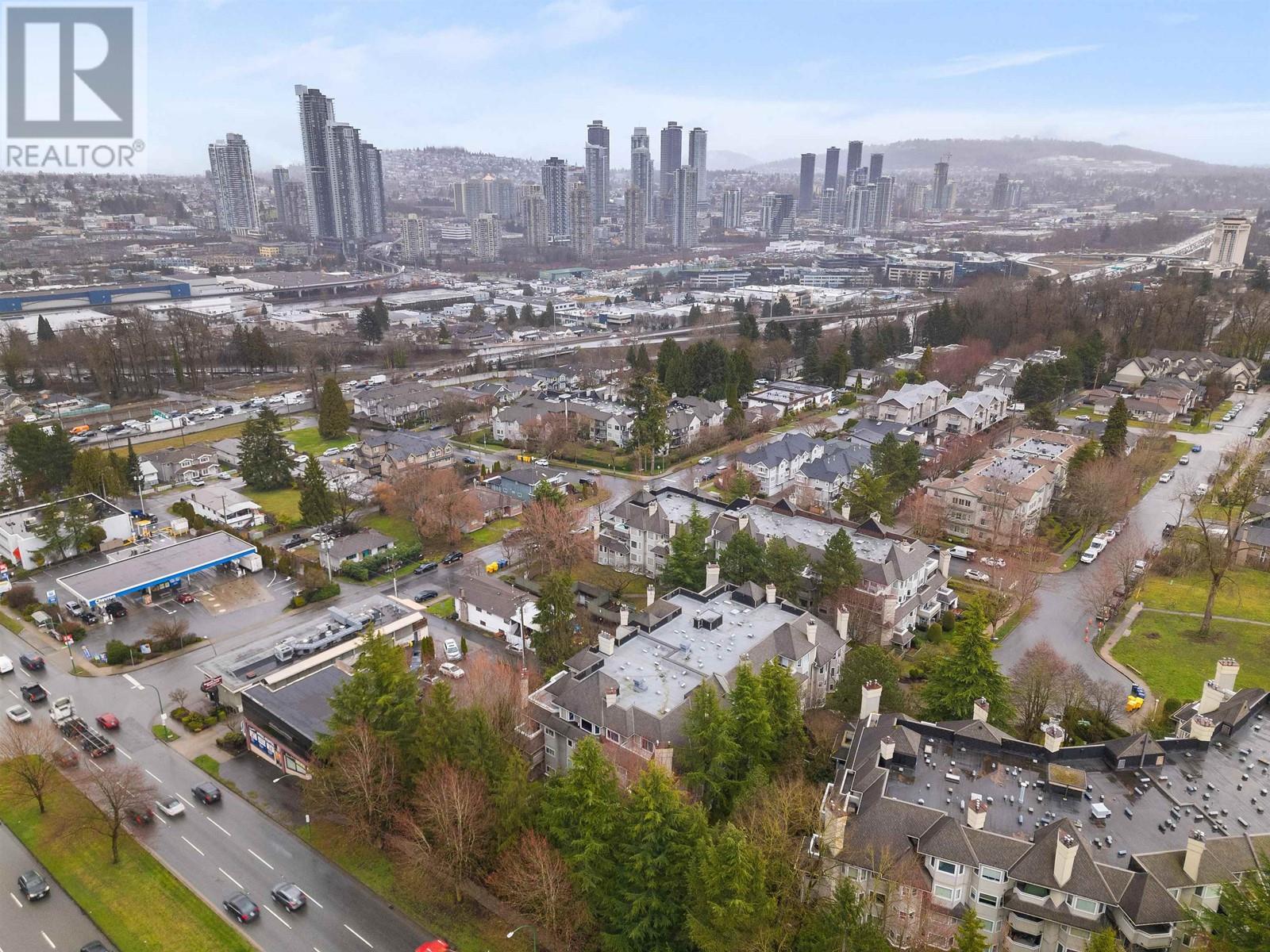 Listing Picture 16 of 18 : 308 3733 NORFOLK STREET, Burnaby / 本拿比 - 魯藝地產 Yvonne Lu Group - MLS Medallion Club Member