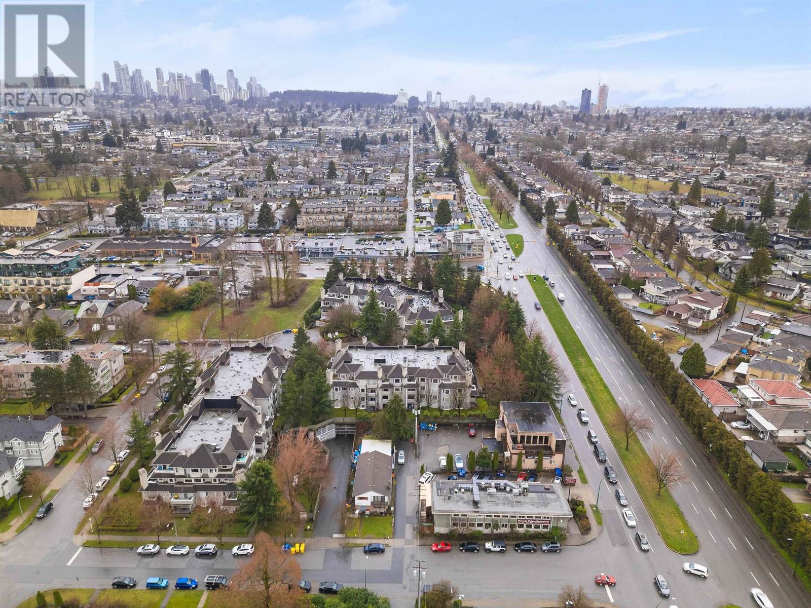 Listing Picture 17 of 18 : 308 3733 NORFOLK STREET, Burnaby / 本拿比 - 魯藝地產 Yvonne Lu Group - MLS Medallion Club Member