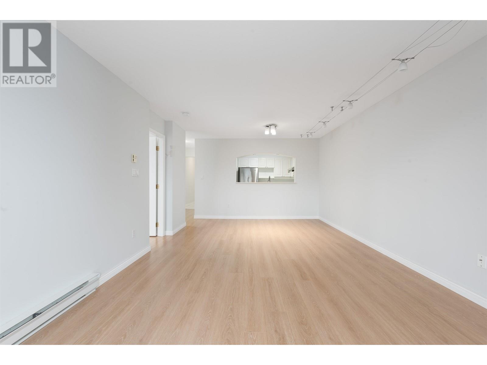 Listing Picture 5 of 18 : 308 3733 NORFOLK STREET, Burnaby / 本拿比 - 魯藝地產 Yvonne Lu Group - MLS Medallion Club Member