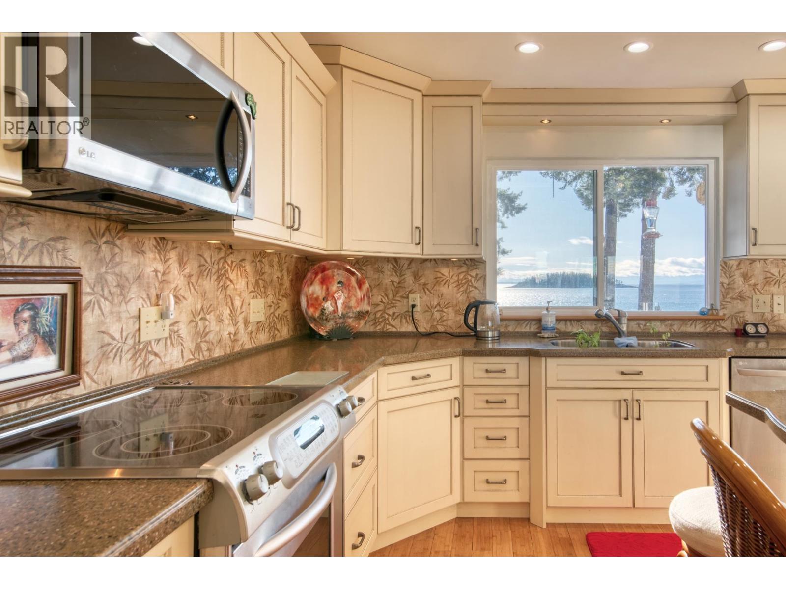 6437 Sunshine Coast Highway, Sechelt, British Columbia V7Z 0N6 - Photo 21 - R2978938