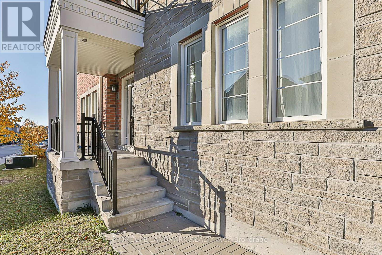 Property at 35 THORNAPPLE LANE image 3