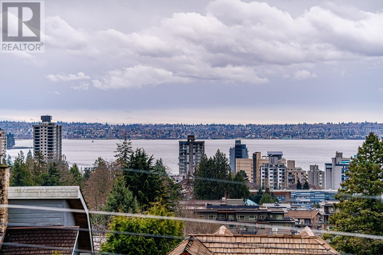 Property at 2135 LAWSON AVENUE image