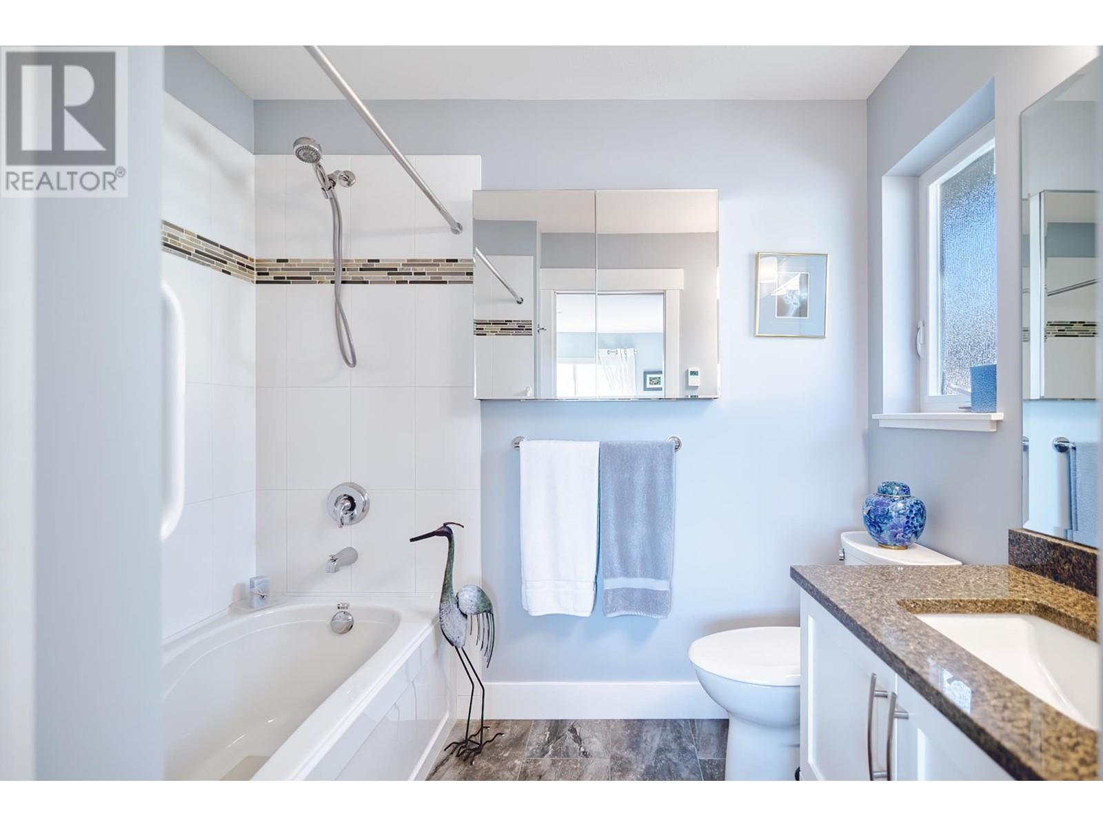 6263 Apollo Road, Sechelt, British Columbia  V7Z 0N7 - Photo 24 - R2977575