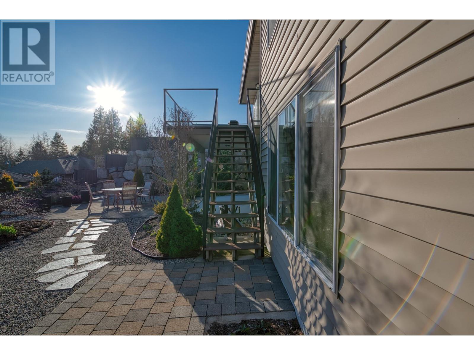6263 Apollo Road, Sechelt, British Columbia  V7Z 0N7 - Photo 37 - R2977575