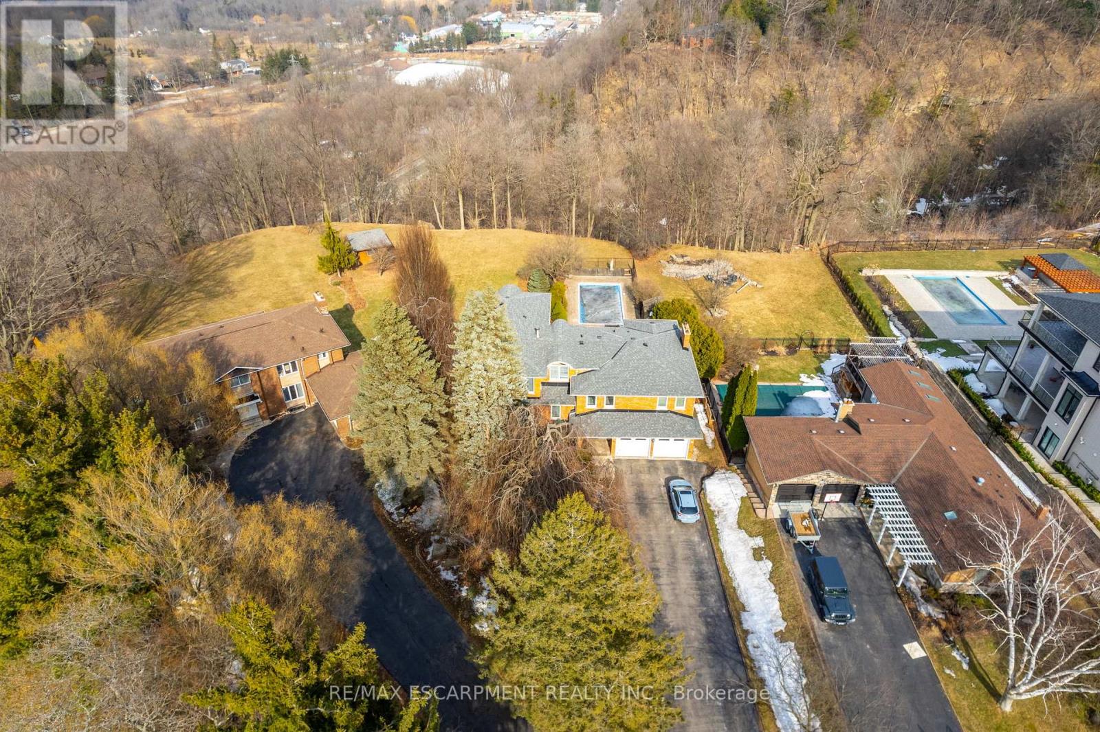Property at 887 MONTGOMERY DRIVE image 2