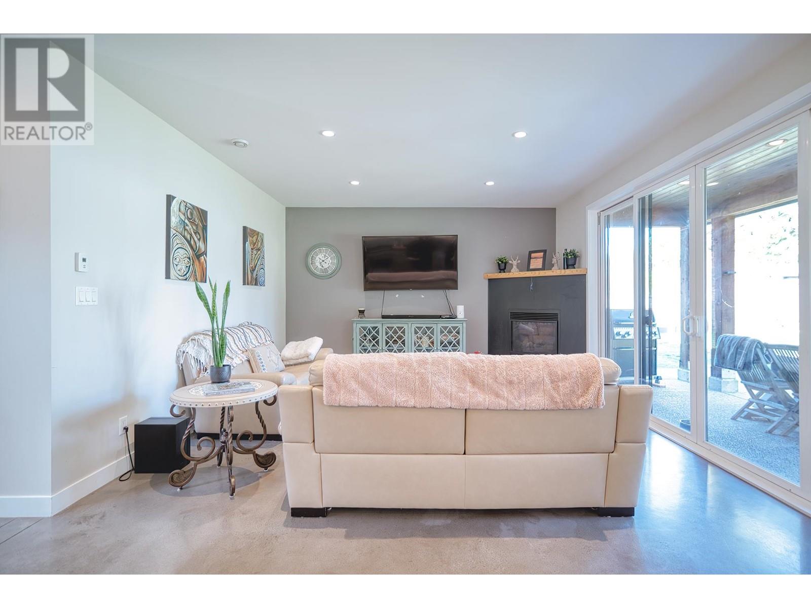 1238 Grandview Road, Gibsons, British Columbia  V0N 1V3 - Photo 8 - R2978958