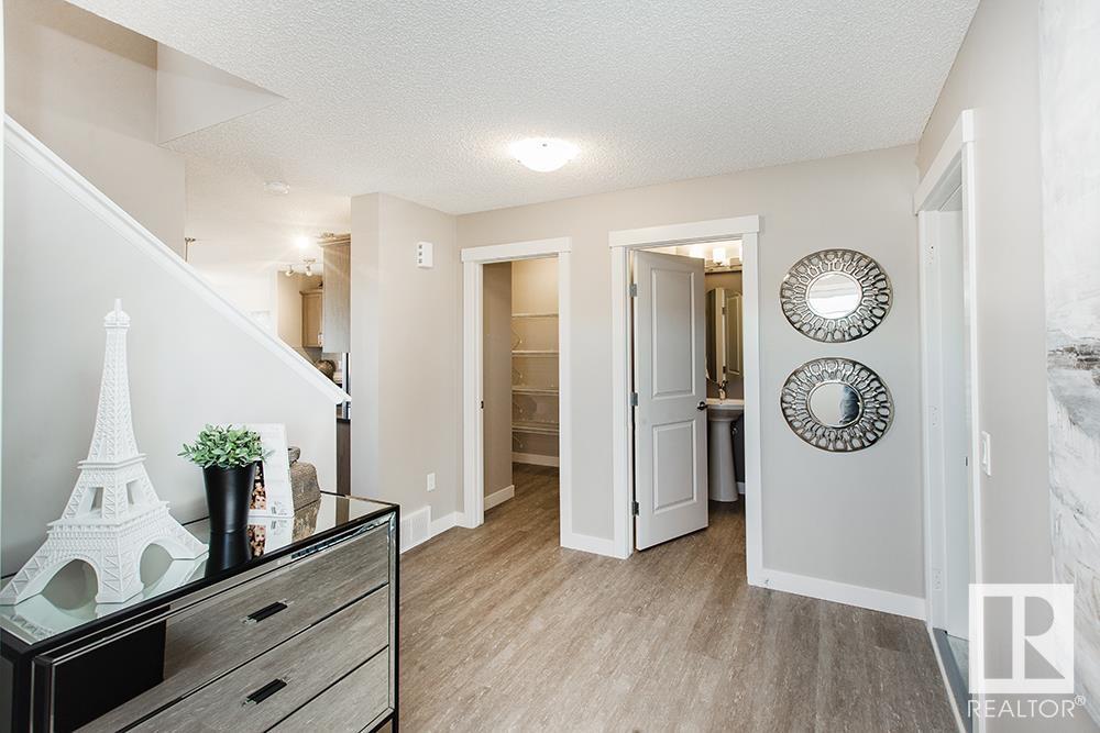 Property at 259 Savoy CR image 3