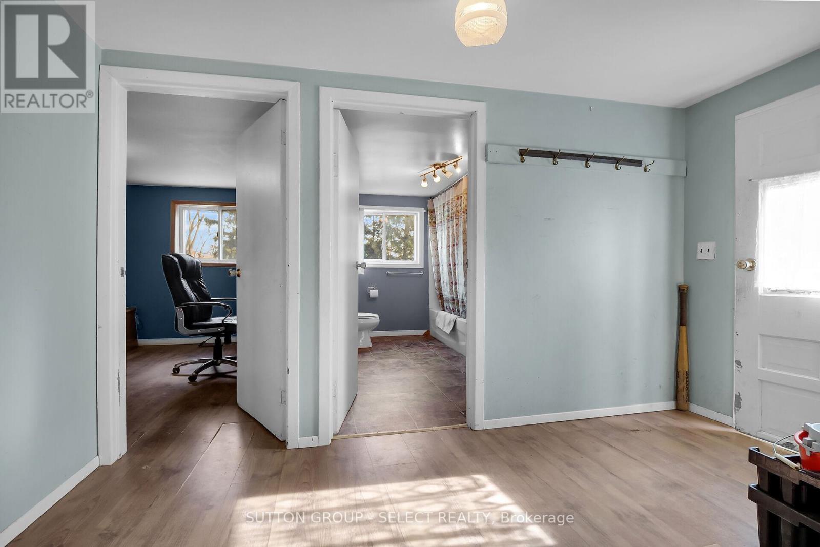 Photo 8 of 25 for 22616 Adelaide Road