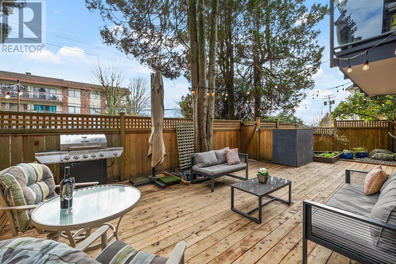 105 1515 Chesterfield Avenue, North Vancouver, British Columbia  V7M 2N5 - Photo 2 - R2978679