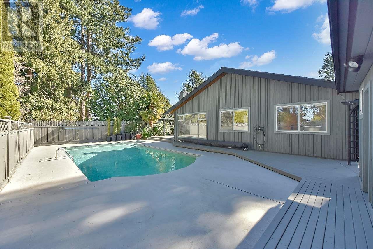 Property at 5301 4A AVENUE image 3