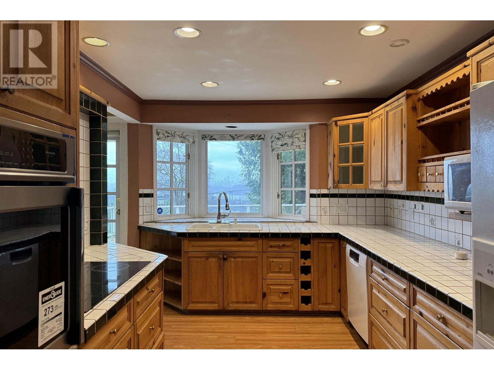 825 8th Street, West Vancouver, British Columbia  V7T 1S1 - Photo 14 - R2978946