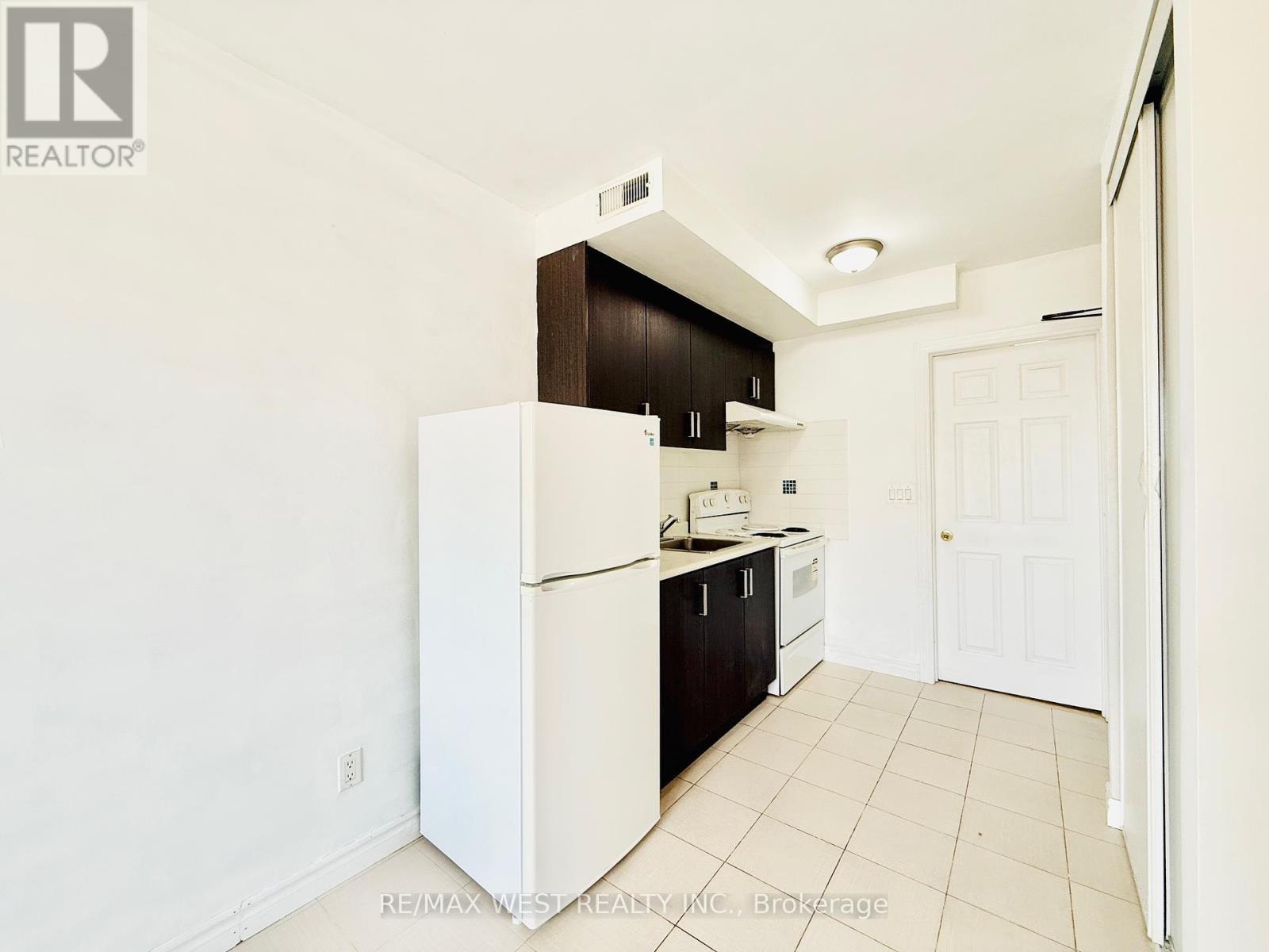 4l - 672-676 Sheppard Avenue W, Toronto, Ontario  M3H 2S5 - Photo 4 - C12024930