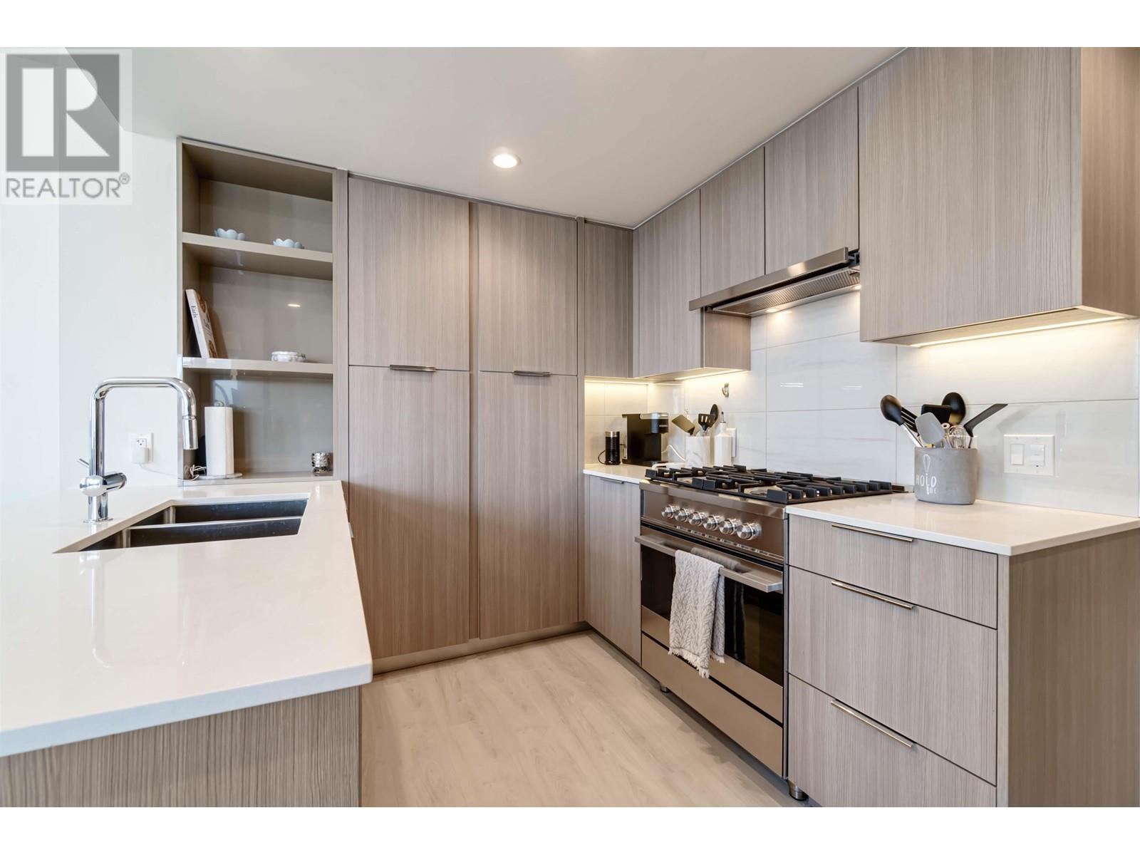 2201 1401 Hunter Street, North Vancouver, British Columbia  V7J 0E2 - Photo 3 - R2978975