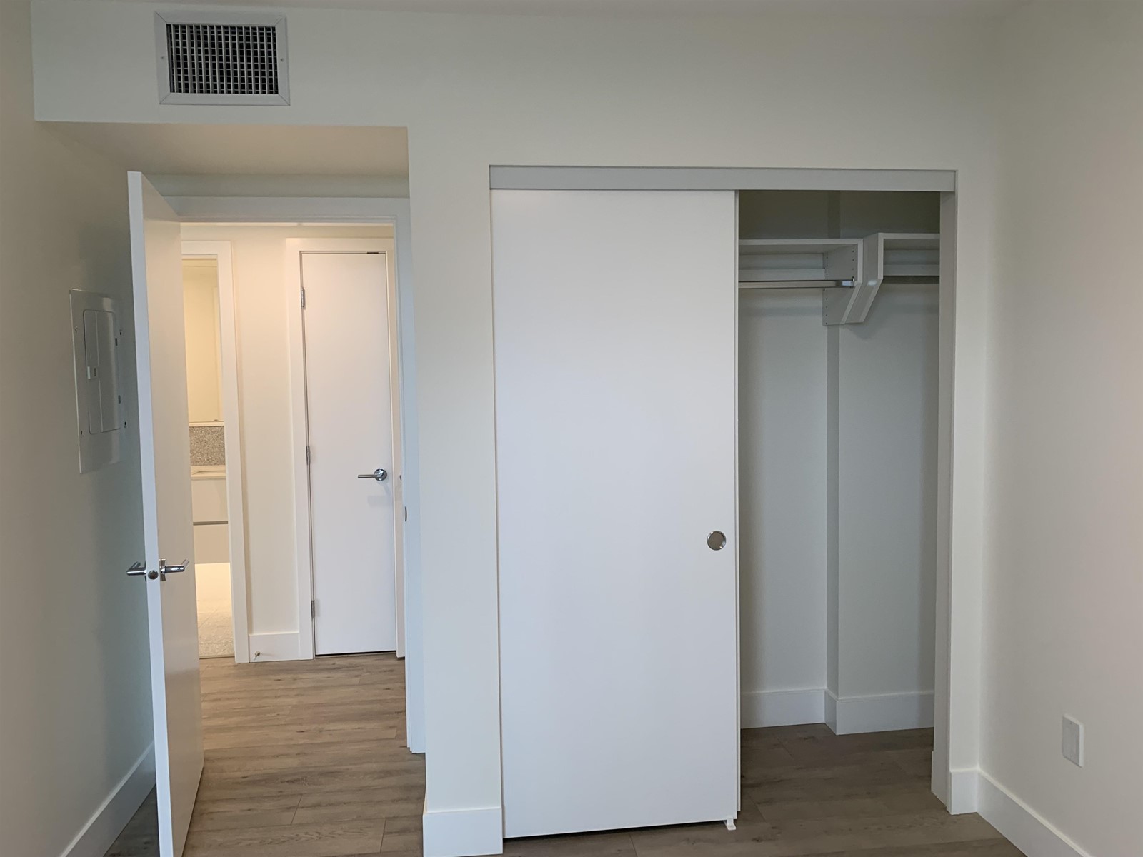 1808 10428 Whalley Boulevard, Surrey, British Columbia  V3T 1W6 - Photo 7 - R2978857