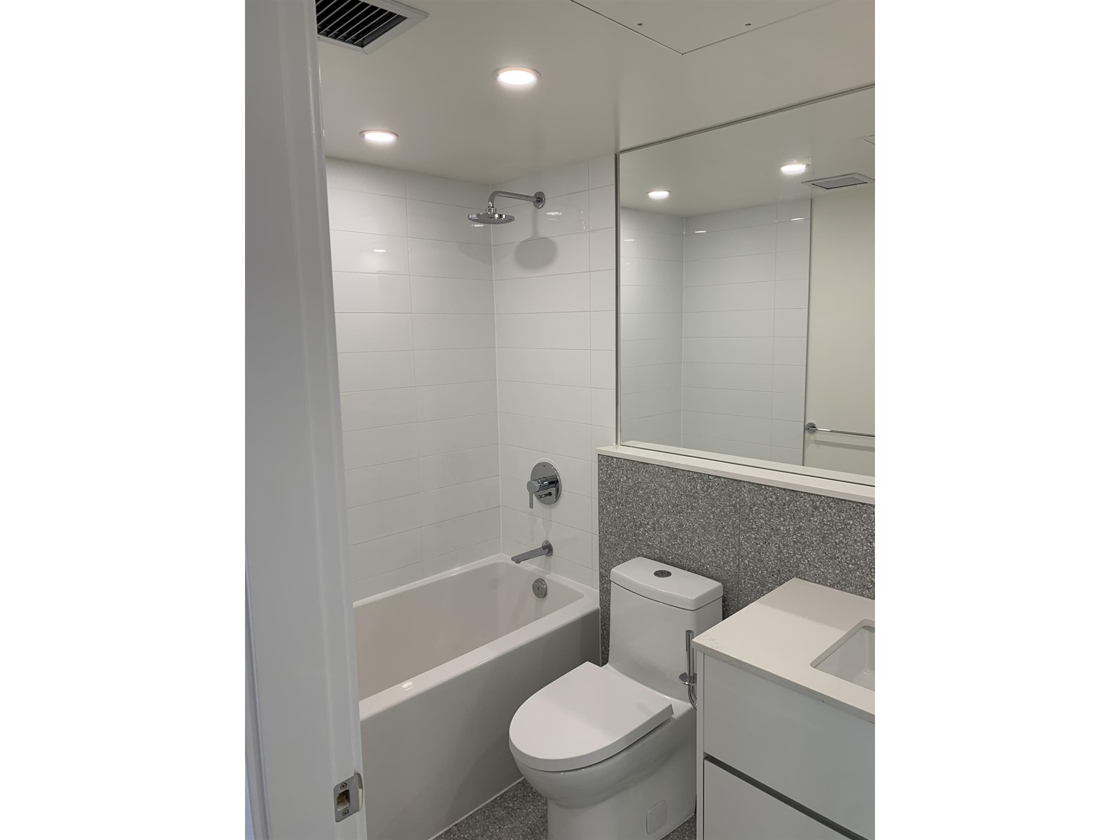 1808 10428 Whalley Boulevard, Surrey, British Columbia  V3T 1W6 - Photo 9 - R2978857
