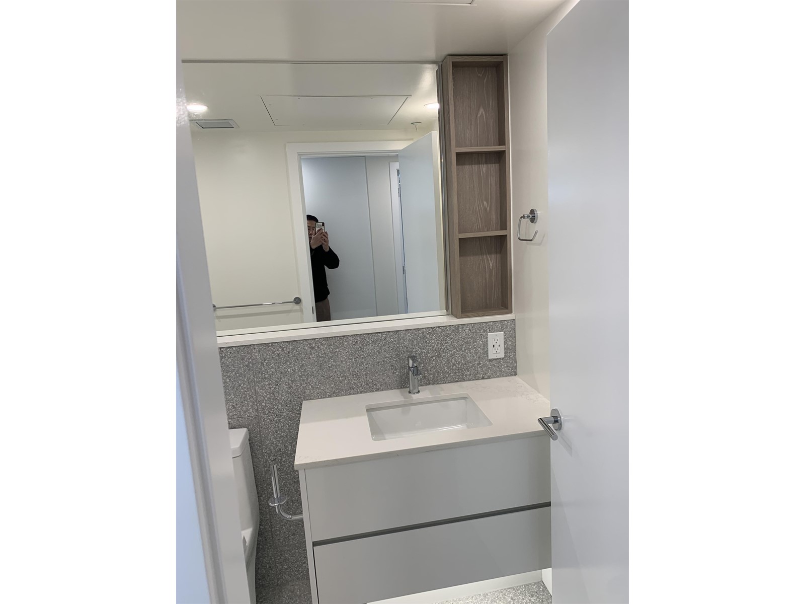 1808 10428 Whalley Boulevard, Surrey, British Columbia  V3T 1W6 - Photo 10 - R2978857