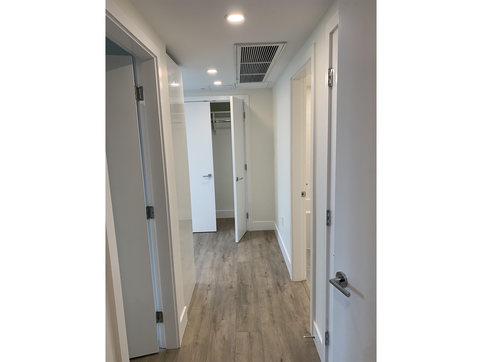 1808 10428 Whalley Boulevard, Surrey, British Columbia  V3T 1W6 - Photo 5 - R2978857