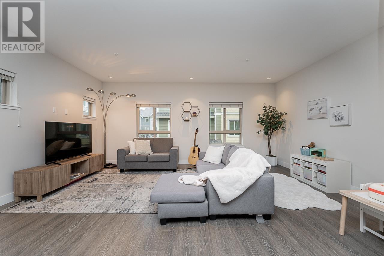 50 843 Ewen Avenue, New Westminster, British Columbia  V3M 0K6 - Photo 3 - R2978977