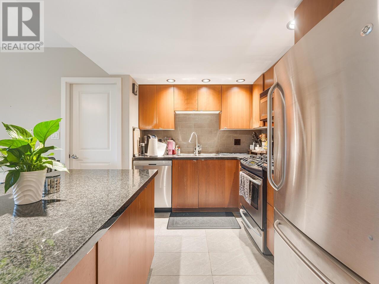 203 9188 HEMLOCK DRIVE, richmond, British Columbia