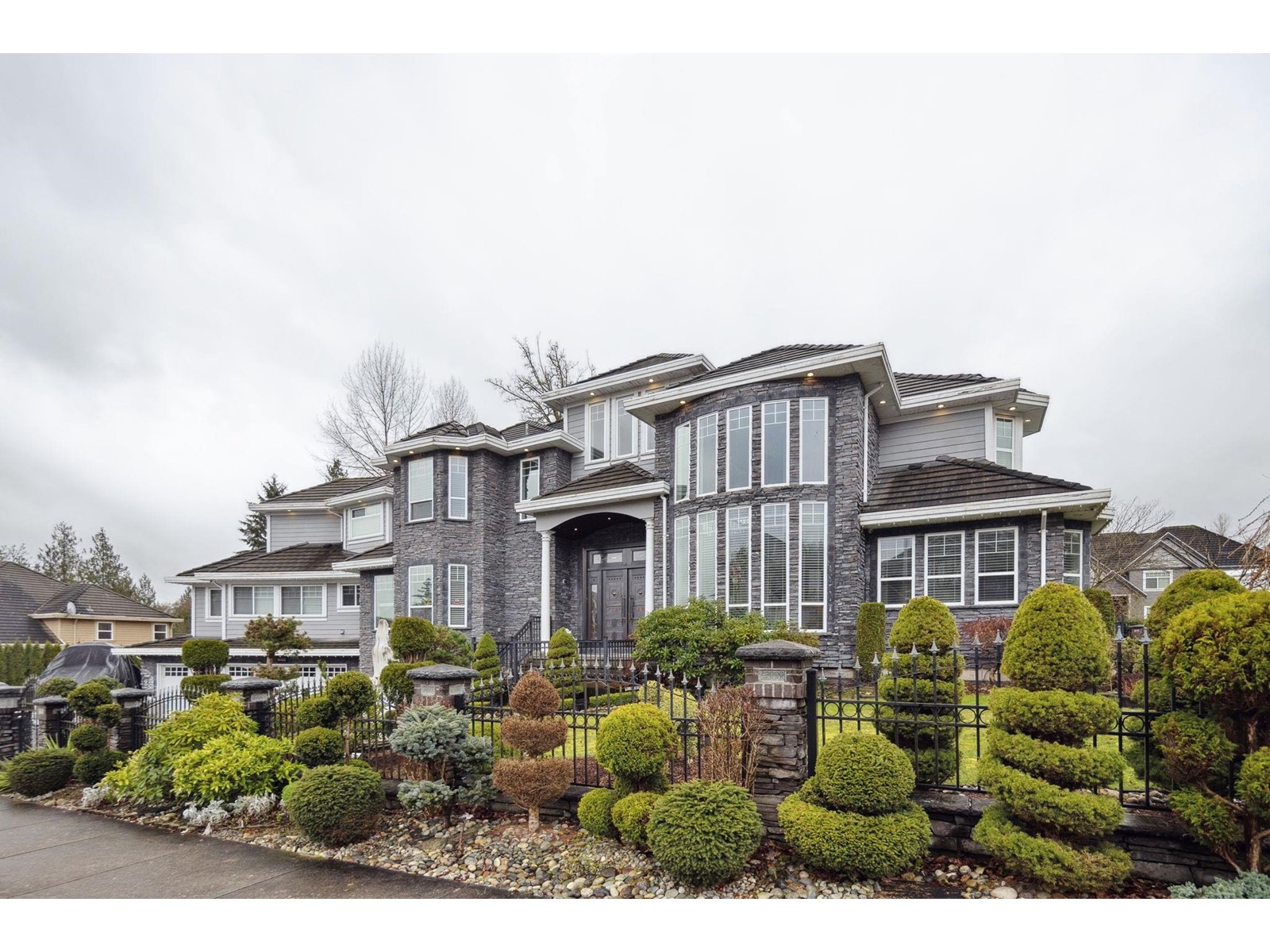 Property at 16452 93A AVENUE image 1