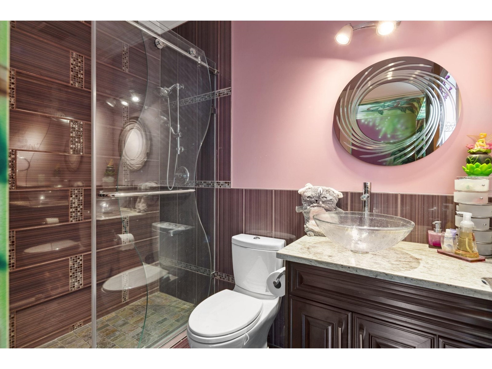 Property at 16452 93A AVENUE image 2