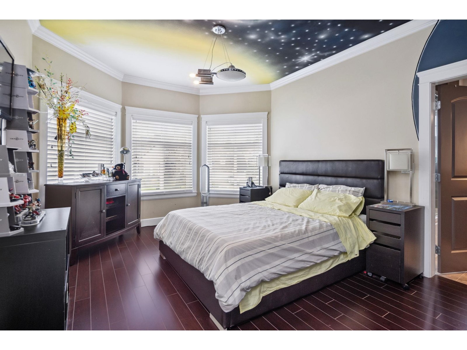 Property at 16452 93A AVENUE image 3