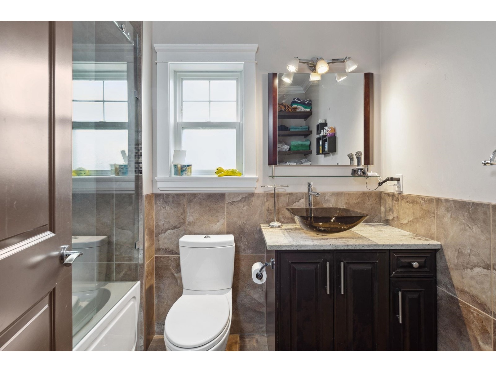 Property at 16452 93A AVENUE image 4