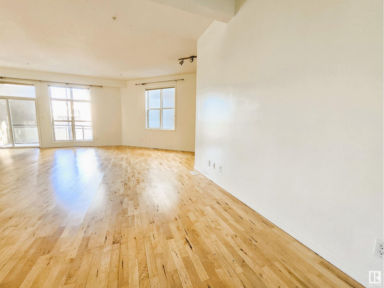 Property at #340 10403 122 ST NW image 3