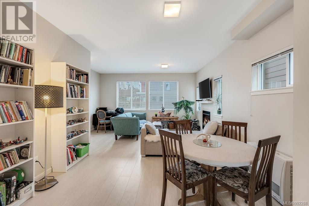 Property at 934 Summerstone Run image 2