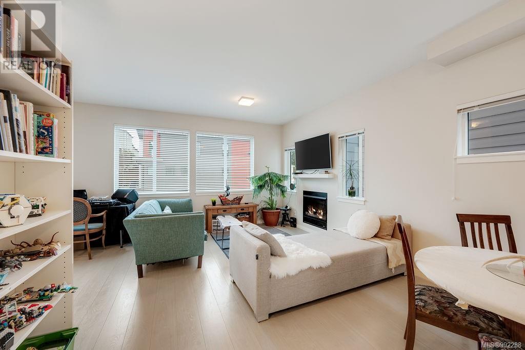 Property at 934 Summerstone Run image 3