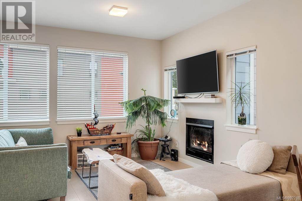 Property at 934 Summerstone Run image 4