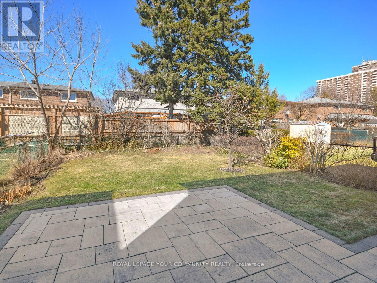 Property at 46 FONTAINBLEAU DRIVE image 2
