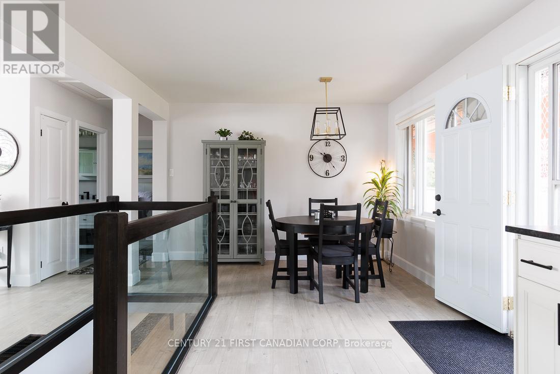 Property at 82 QUEENSTON CRESCENT image 4