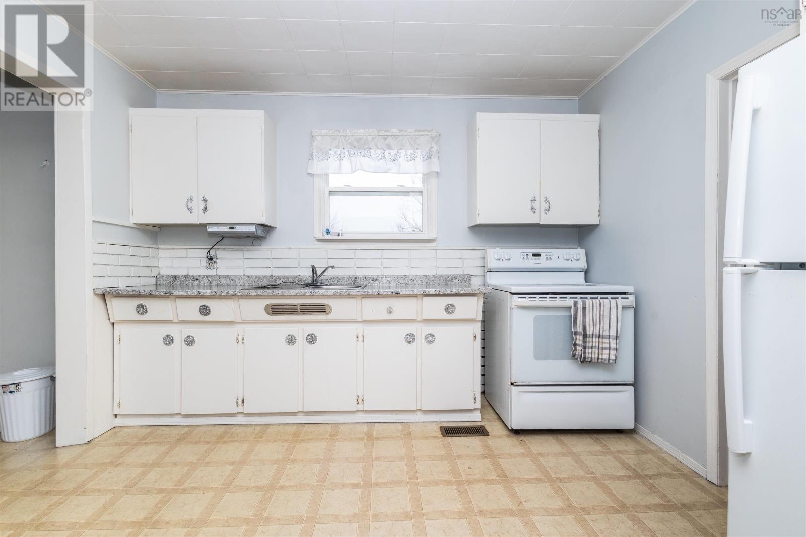 3461 Macleod Avenue, New Waterford, Nova Scotia  B1H 1K5 - Photo 11 - 202505118