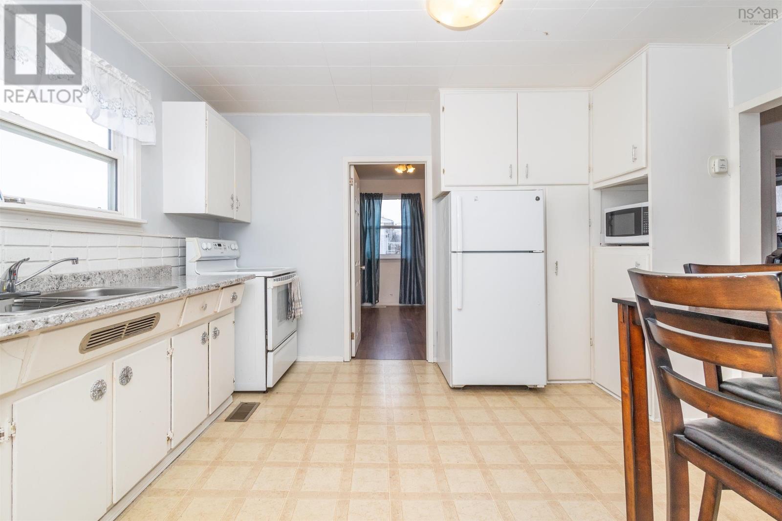 3461 Macleod Avenue, New Waterford, Nova Scotia  B1H 1K5 - Photo 12 - 202505118