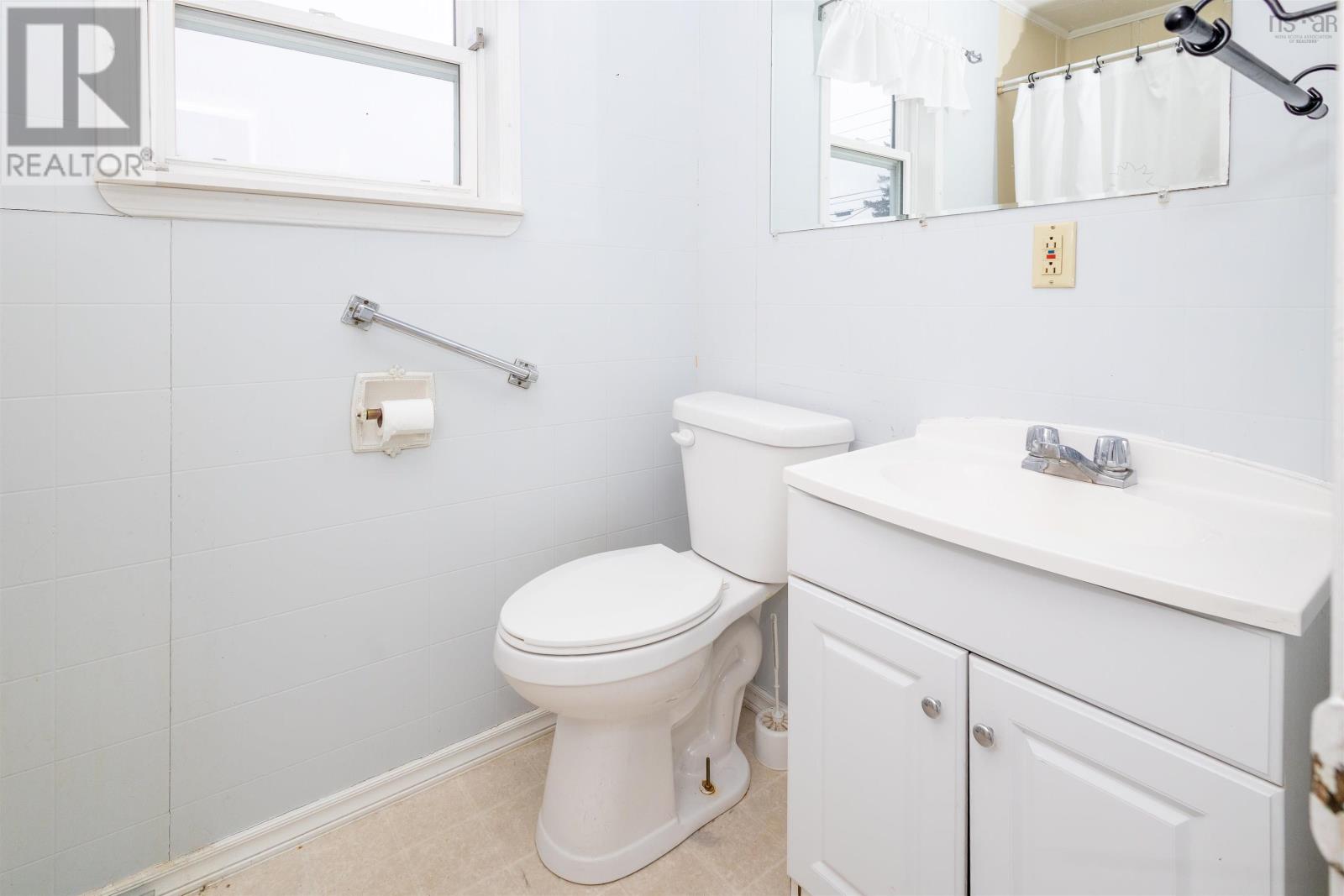 3461 Macleod Avenue, New Waterford, Nova Scotia  B1H 1K5 - Photo 17 - 202505118