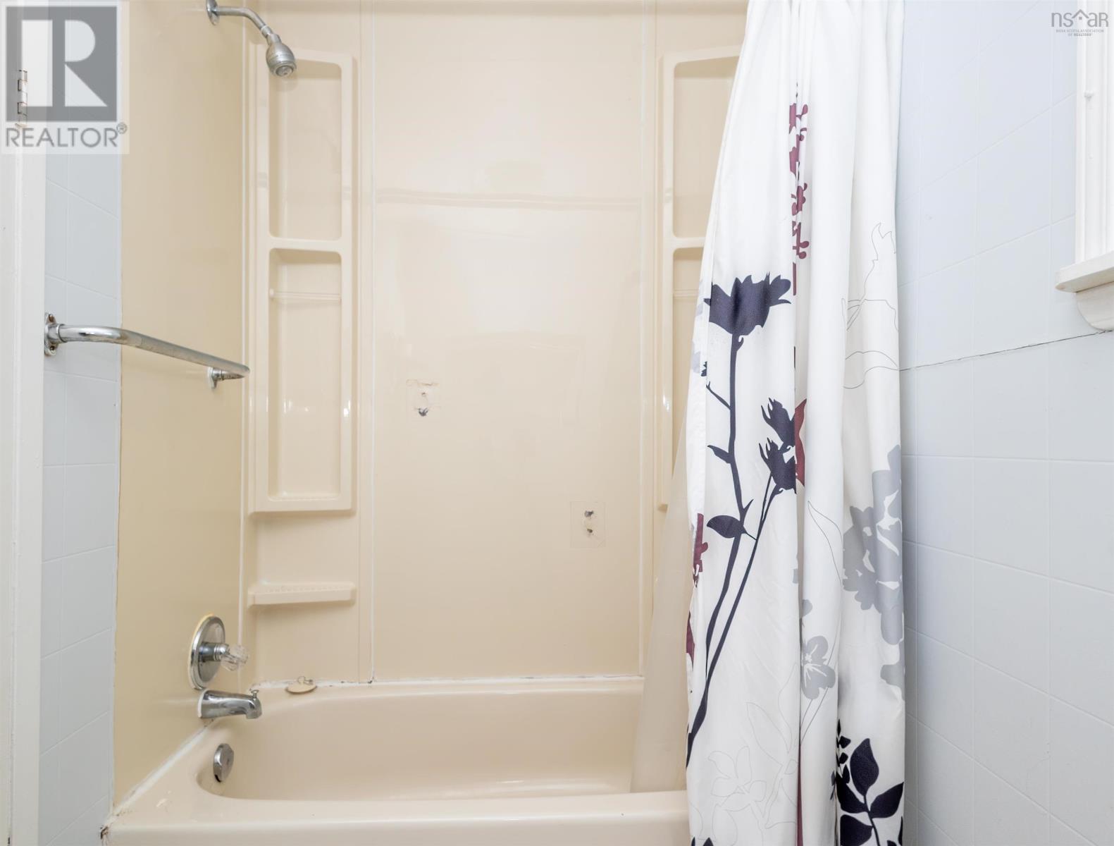 3461 Macleod Avenue, New Waterford, Nova Scotia  B1H 1K5 - Photo 18 - 202505118