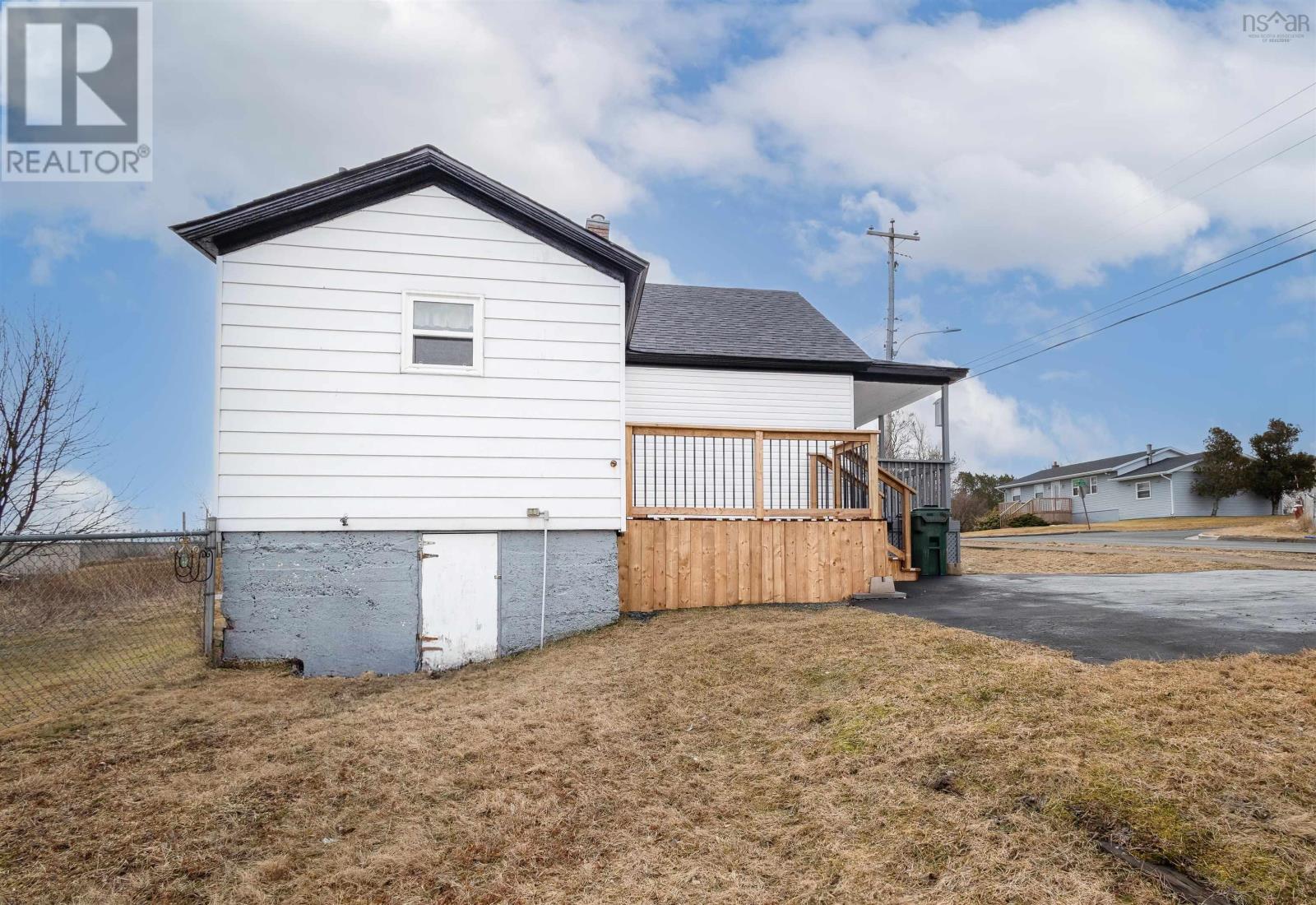 3461 Macleod Avenue, New Waterford, Nova Scotia  B1H 1K5 - Photo 4 - 202505118