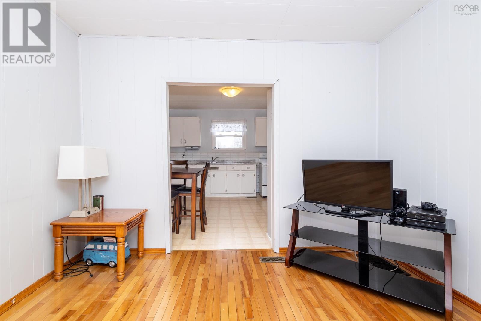 3461 Macleod Avenue, New Waterford, Nova Scotia  B1H 1K5 - Photo 8 - 202505118