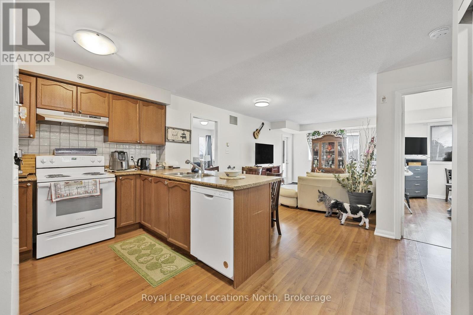 308 - 16 Westbury Road, Wasaga Beach, Ontario  L9Z 2N7 - Photo 4 - S12025119