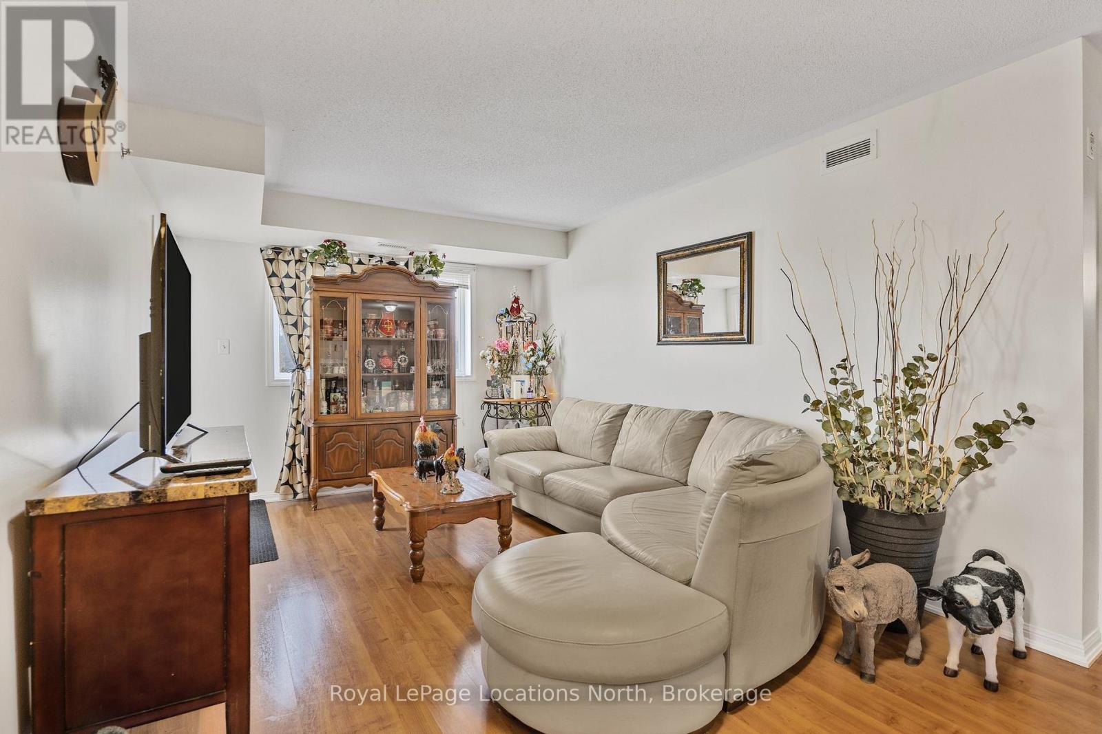 308 - 16 Westbury Road, Wasaga Beach, Ontario  L9Z 2N7 - Photo 7 - S12025119