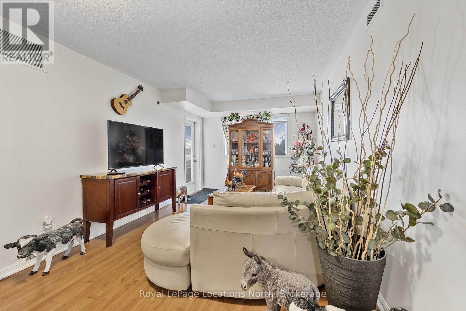 308 - 16 Westbury Road, Wasaga Beach, Ontario  L9Z 2N7 - Photo 8 - S12025119