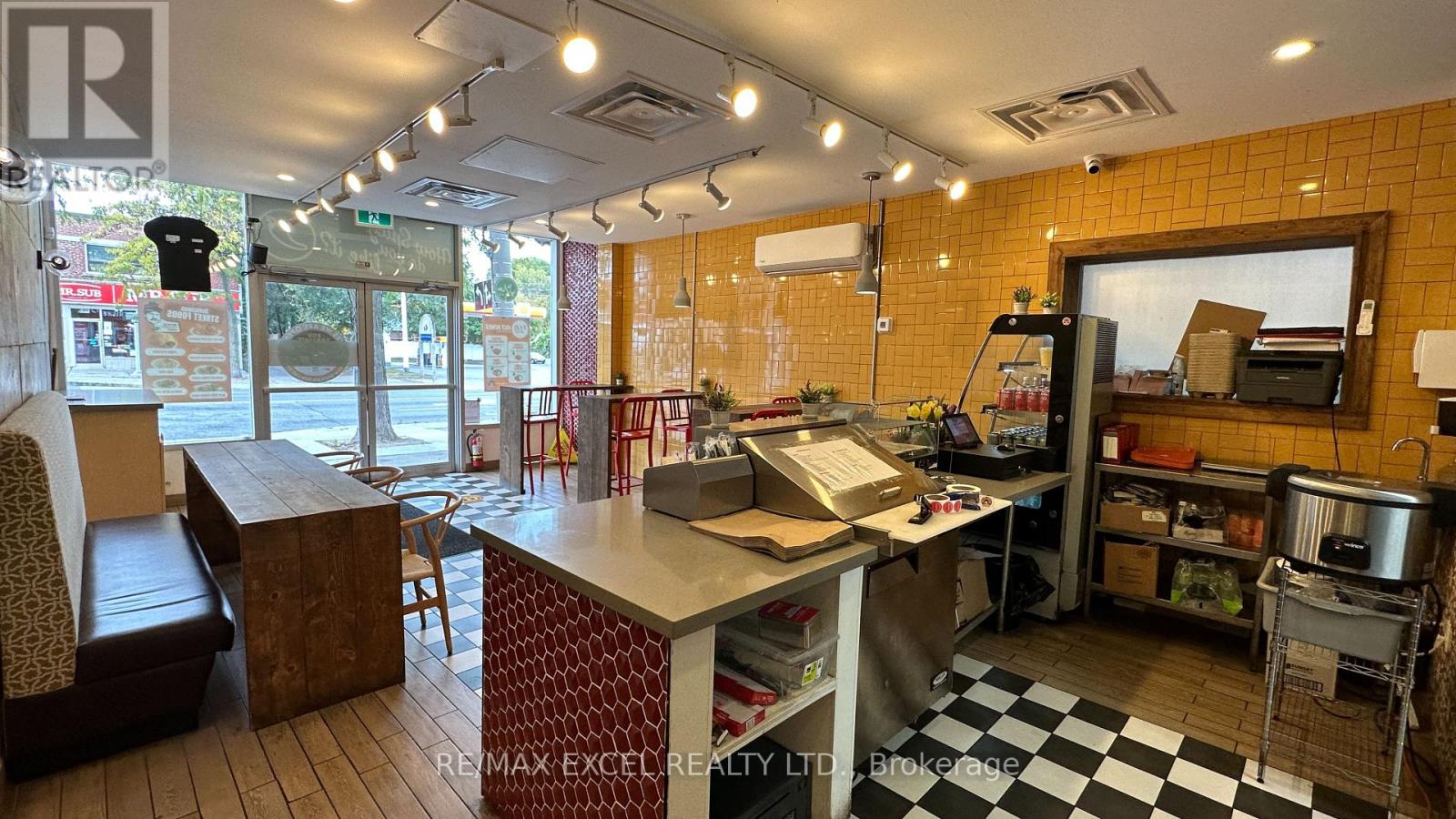 1041 Coxwell Avenue, Toronto, Ontario  M4C 3G4 - Photo 7 - E12025171