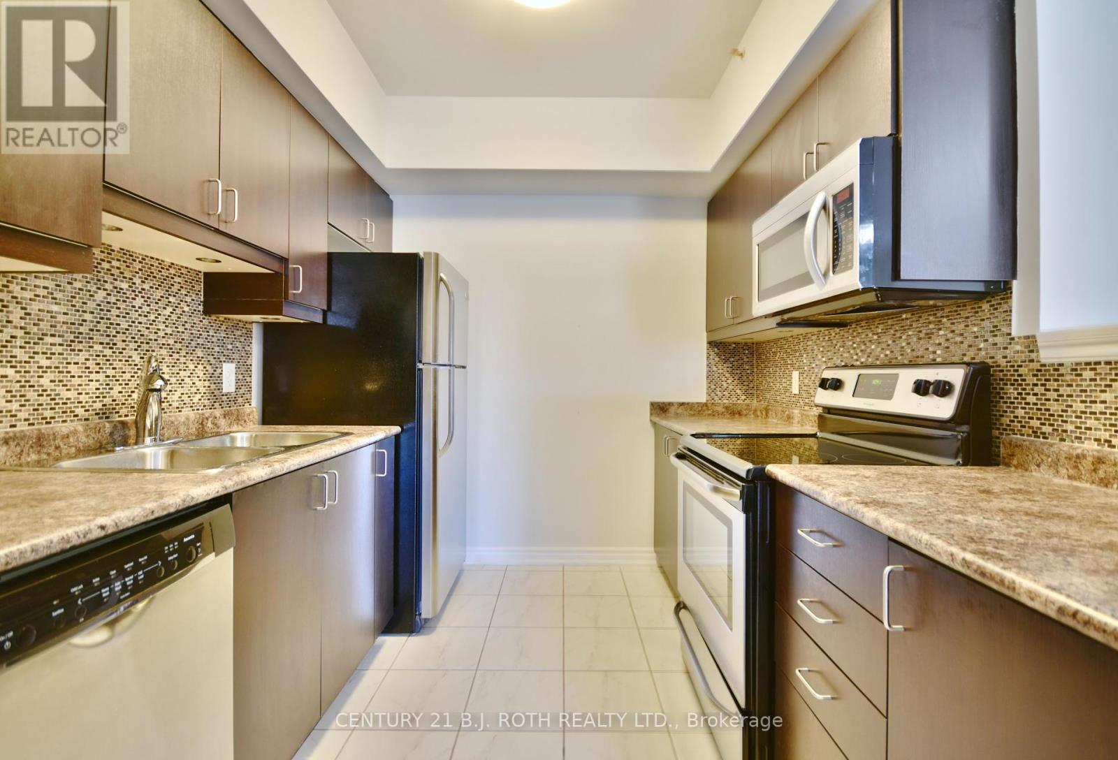 Property at 205 - 39 FERNDALE DRIVE S image 3