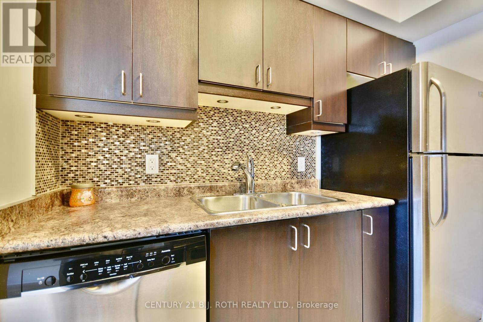 Property at 205 - 39 FERNDALE DRIVE S image 5