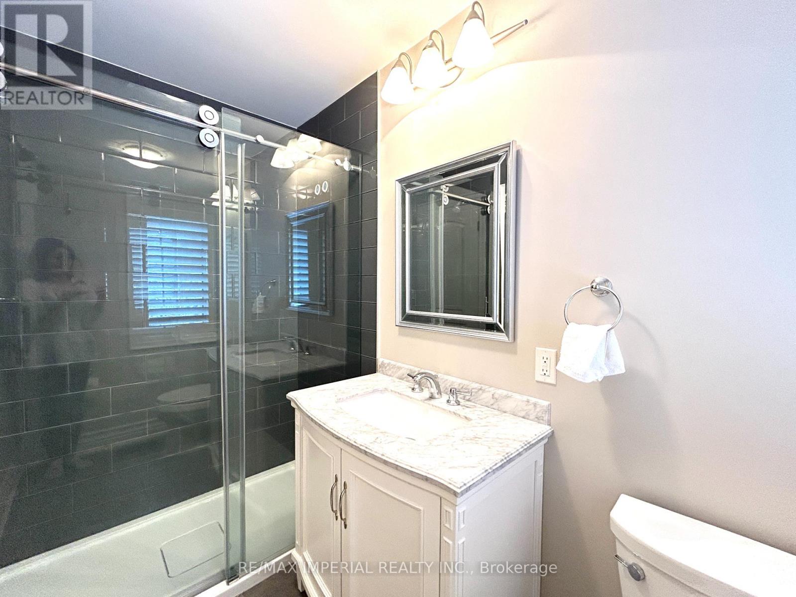 418 Queen Mary Drive, Oakville, Ontario  L6K 3M1 - Photo 33 - W12025242