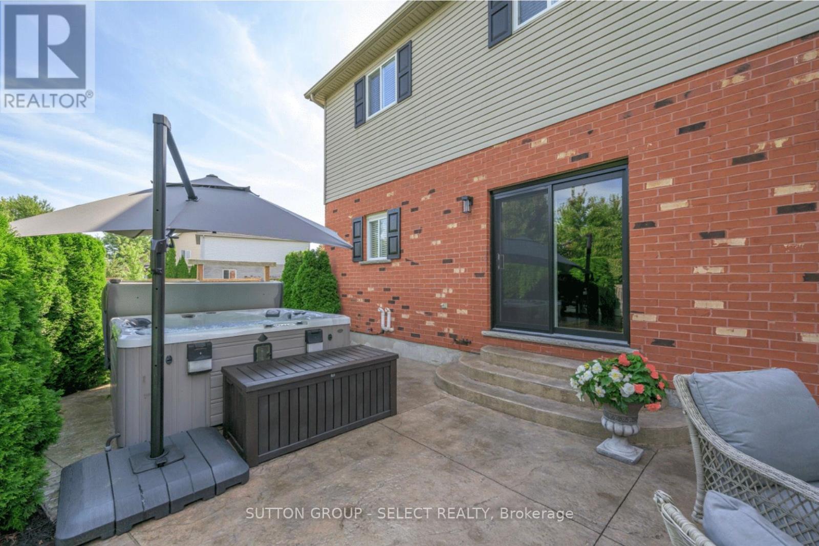 Photo 10 of 39 for 6 Oakmont Gardens