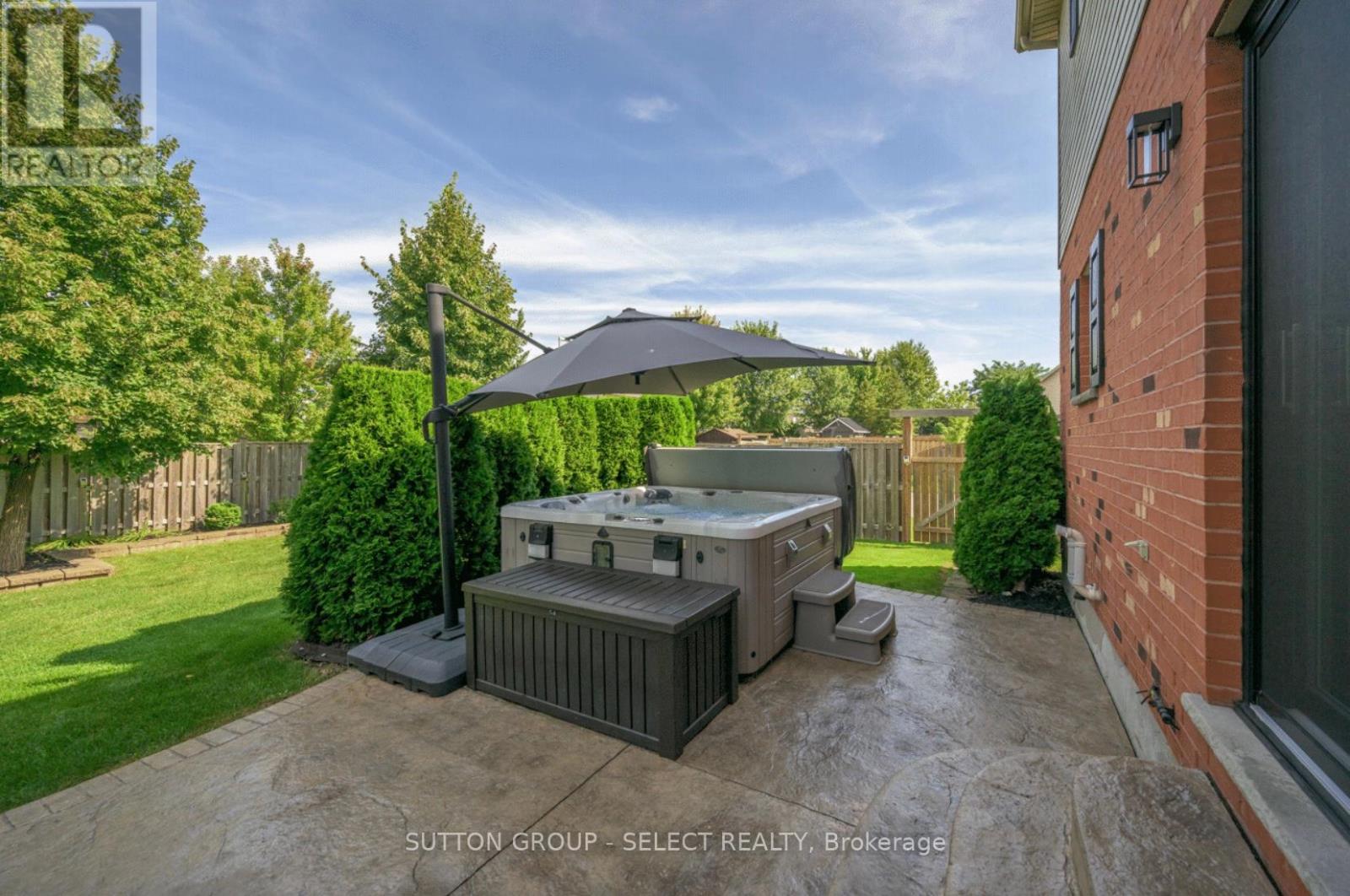 Photo 12 of 39 for 6 Oakmont Gardens